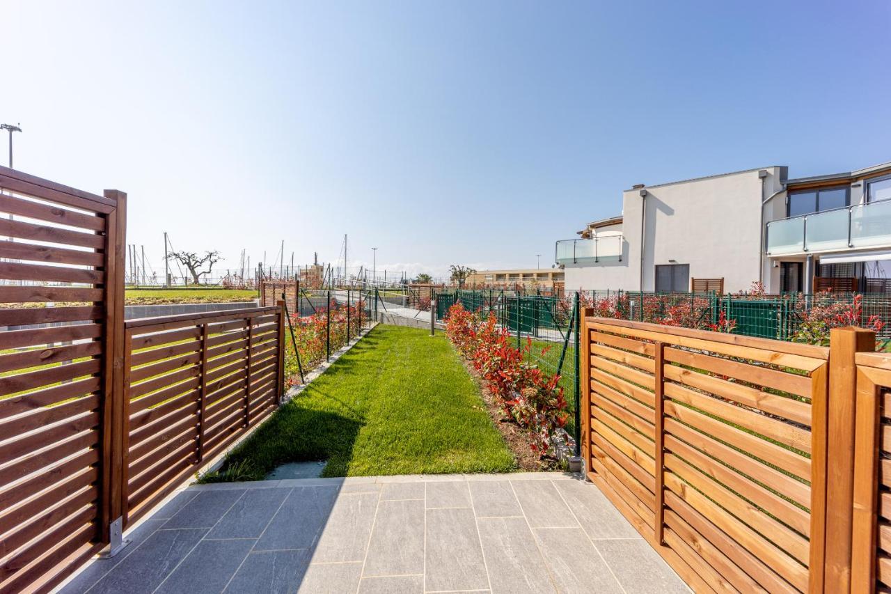 Aregai Marina Exclusive Seaside Apartments Santo Stefano al Mare Exteriér fotografie
