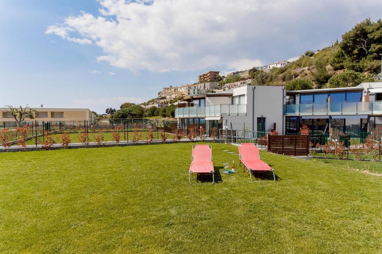 Aregai Marina Exclusive Seaside Apartments Santo Stefano al Mare Exteriér fotografie