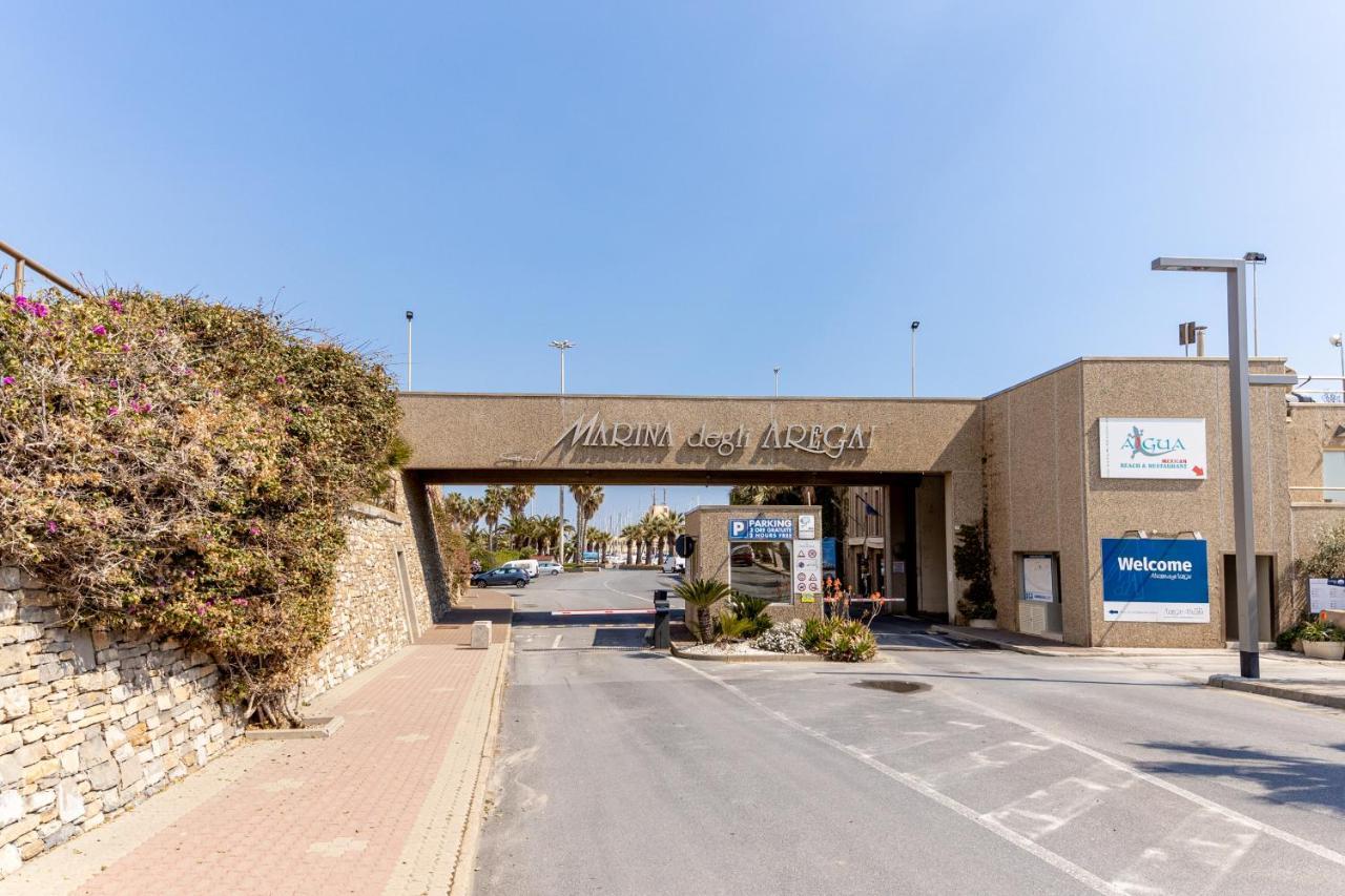 Aregai Marina Exclusive Seaside Apartments Santo Stefano al Mare Exteriér fotografie