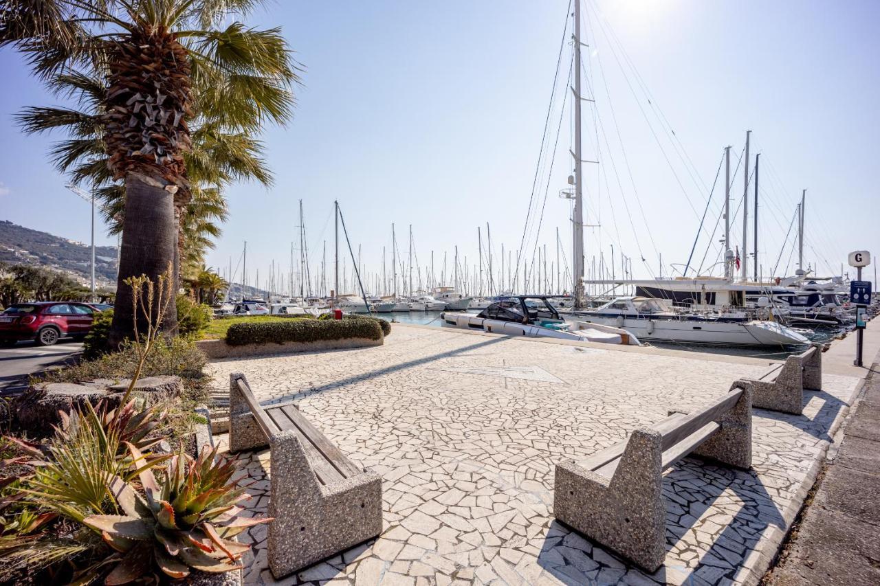 Aregai Marina Exclusive Seaside Apartments Santo Stefano al Mare Exteriér fotografie