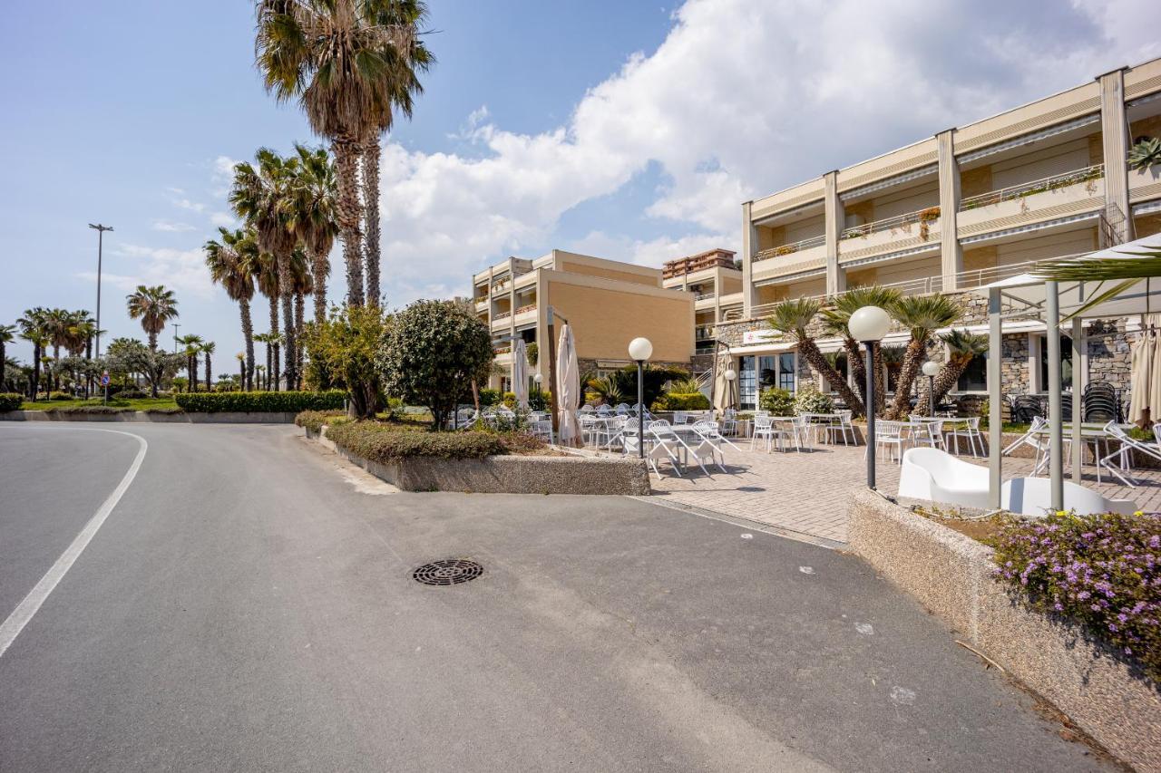 Aregai Marina Exclusive Seaside Apartments Santo Stefano al Mare Exteriér fotografie